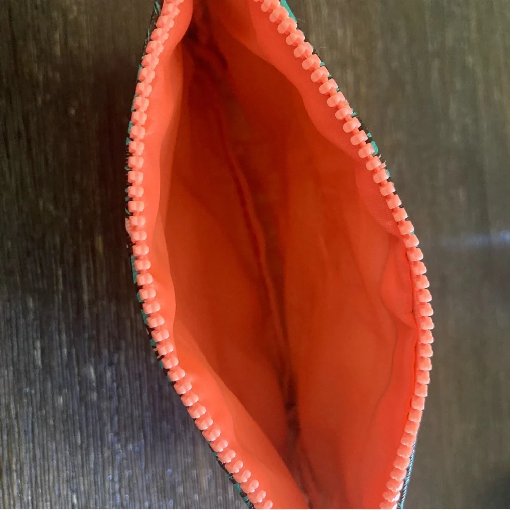 🟢 (2/$5) Ipsy Tropical Leaf Print Pouch - Picture 3 of 4